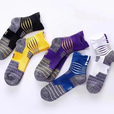 China Factory Outlet Men's Basketball Elite Breathable Socks Sport Custom Logo Men's Basketball Socks for sale