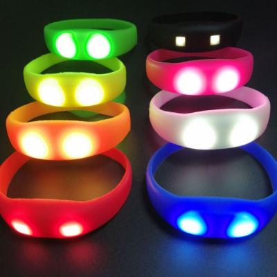 China Cool custom logo coolplay coldplay concert motion casual/sporty flashing orange green blue colorful silicone led wristband for sale