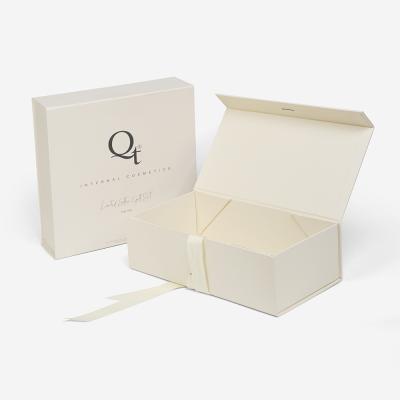 China Handmade Custom Printed Cardboard Free Design Folding Ribbon Boxes Luxury Your Logo Biodegradable Clothes Gift Paper Box Packaging for sale