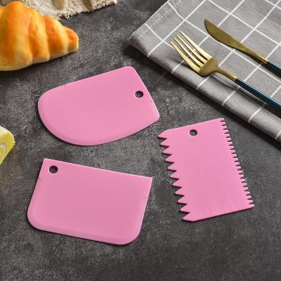 China Sustainable Dough Icing Fondant Scraper Cake Decorating Plain Plastic Dough Scraper for sale