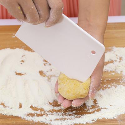 China Viable Baking White Pink Plastic Instruments Cake Tool Edge Scraper Pizza Pancake Pie Cutter Dough Cutters for sale