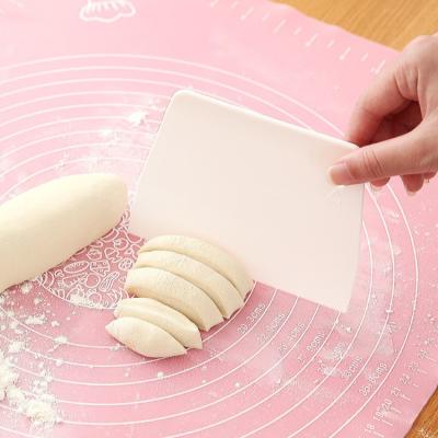 China Sustainable Plastic Smoother Edge Pizza Dough Scraper PP Baking Cutter Flour Pastry for sale