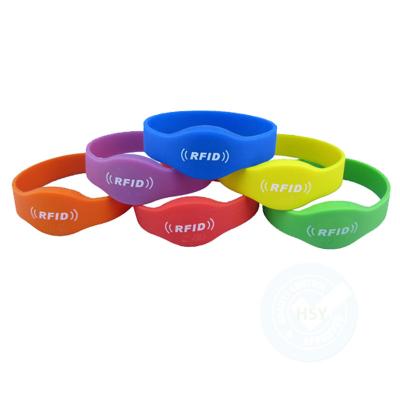 China Cheap price good quality waterproof/multifunctional waterproof SI HF UHF chip swimming pool silicone rfid wristband/rfid wristband for sale