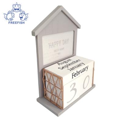 China Home Decor Wood Block Decorative Wooden Figures Calendar Block Europe Vintage Perpetual Calendar Table Organizer for sale