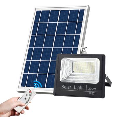 China Garden Newly Designed IP67 Outdoor Waterproof Solar Lamp 25W 40W 60W 100W 200W LED Remote Control Solar Floodlight for sale