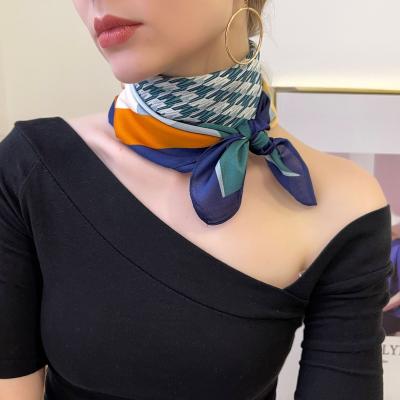 China 2021 new female 70cm comfortable silk square twill small scarf color printed scarf for sale