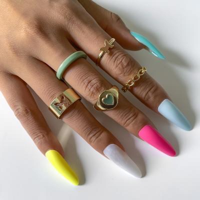 China Retro FASHIONABLE Popular Couples Ring Joint Set Drop Oil Love Acrylic Ring Simple Hollow Butterfly Ring for sale