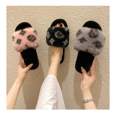 China Women's Designer Fashion Trend Ladies Leopard Print Bedroom Fashion Faux Fur Slippers Indoor House Slides Home for sale