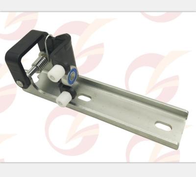 China MB100 Iron/SSANGYONG ISTANA Sliding Door Roller - Center 66176-04447 for sale