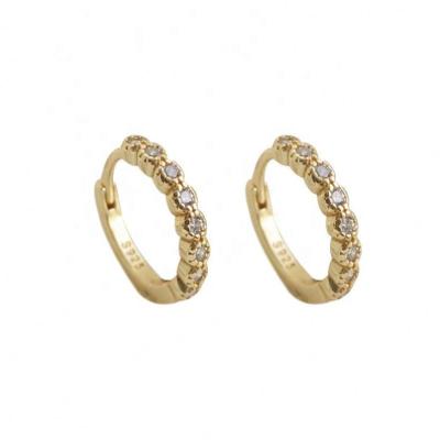 China FASHIONABLE 925 Sterling Silver Small Gold Plated Round Rhinestone Circle Clip On Earrings S925 Crystal Circle Huggie Hoop Earrings for sale