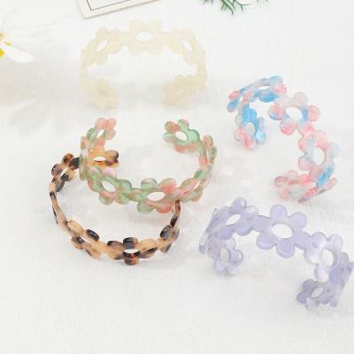 China Hot Selling Open Bangle Acetic Acid Resin Flower Cuff Crystal Heart Charm Bracelet Ins Shape Bangle Multiple Acrylic Bangle Flower for sale