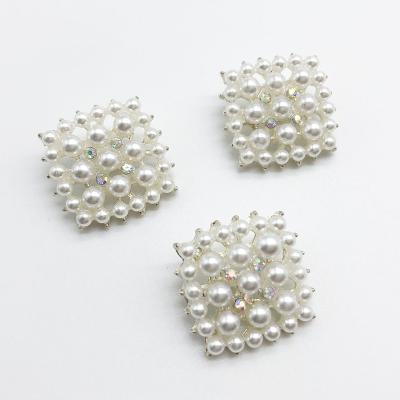 China leg fancy lady coat button with full pearl white high quality with competitive price for sale