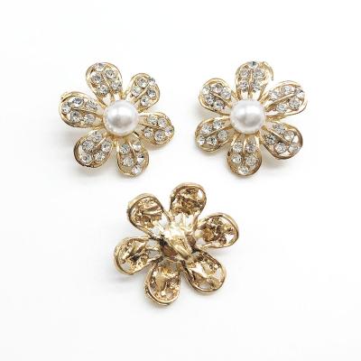 China Leg Pearl Ball Shape Full Buttons With Flower In Gold Color And Shiny Crystal Custom Buttons Made Guangzhou Factory Wholesale for sale