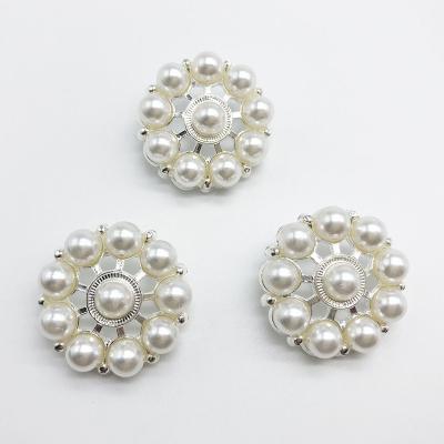 China New leg fashion fower shaped pearl rhinestone color Crystal Fancy Flower Buttons for sale