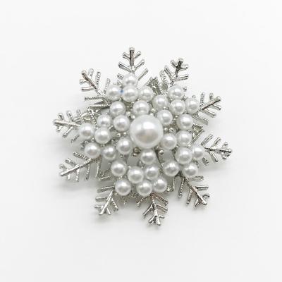 China High quality Rhinestonel+alloy classic snowflakes brooch pin with antique silver color brooches for sale or wedding invitations for sale