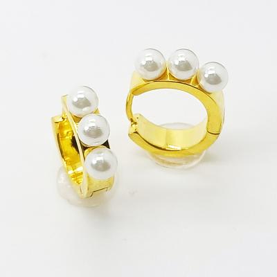 China Custom CLASSIC Plant Anti Allergy Pearl Earring For Woman for sale