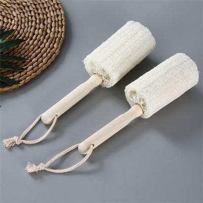 China 2022 New Wholesale Loofah Sponge Natural Wood Handle Long Bath Back Loofah Brush On A Stick W6037 for sale