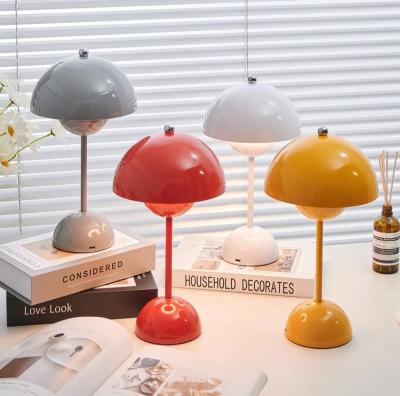 China Modern Creative Night lamp touch dimmable Wireless Table Lamp Minimalist living room Cute mushroom table lamp for sale