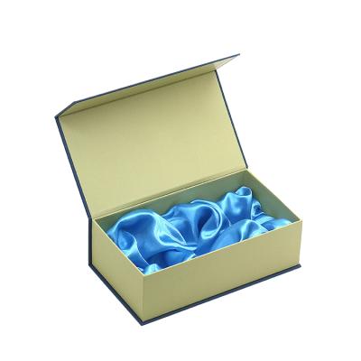 China Recyclable Custom Logo Mounted Magnetic Gold Gift Box Packaging For Hair Bundles for sale