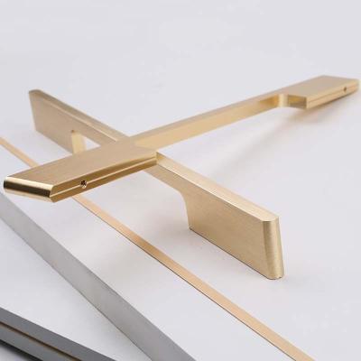 China Easy Installation Pulls and Handles Luxury Gold Cupboard Handle Wardrobe Cabinet Kitchen Solid Aluminum Alloy Cabinet Door Center Bar Pulls Furniture Handles for sale