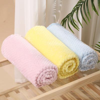 China Anti-pilling Pet Blanket Flannel Fleece Jacquard Blanket for sale