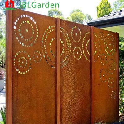 China 2mm Thick Laser Cut Metal Privacy Panels Freestanding Portable Te koop