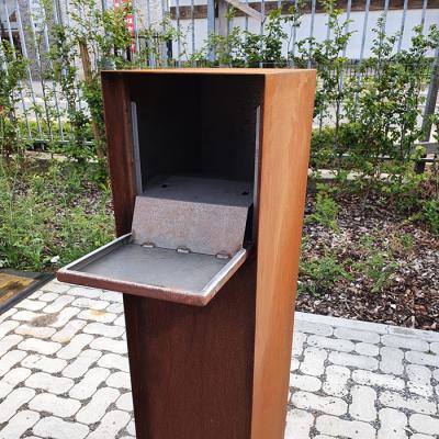 China Caja de cartas de metal Escultura de acero corten Arte al aire libre Artesanía de pulido en venta