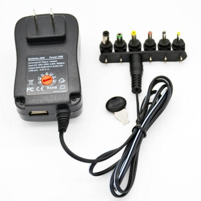 China AC100-240V Afneembare aansluitingsstroomadapter 30W Uitgang 3-12V gelijkstroom Verstelbaar 85% efficiëntie Te koop