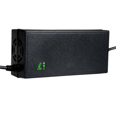 Chine 54.6V2A Chargeur intelligent à batterie lithium-ion/li-ion/lipo avec prise CC 5,5*2,1 mm Noir à vendre