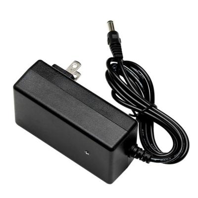 Chine Chargeur de batterie au lithium-ion 18650 2A CC 12,6V 16,8V avec entrée 100-240VAC 50/60HZ à vendre