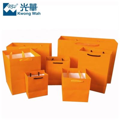 China Low Cost Custom Paper Bags For Shopping Retail Paper Bags Clothes Packaging Paper Bags en venta