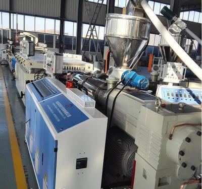 Chine Le CE WPC écument ligne d'extrusion de conseil avec la boudineuse à vis jumelle 75kw à vendre