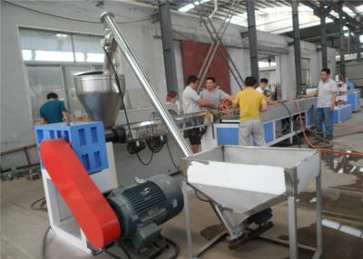 China Máquina para hacer perfiles de plástico de PVC WPC, línea de extrusión de perfiles de protector de esquina de PVC, perfiles de extrusores de tornillos gemelos en venta