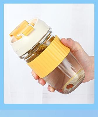 China 480ml Fashion Durable Glass Straw Tumblers with Silicone Sleeve Portable Bottles for Travel for sale