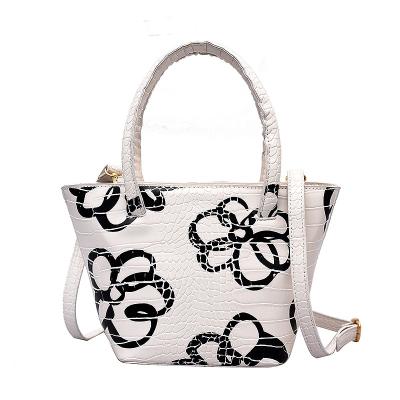 China Other Flower Print Vegan Tote Bag Large Luxury PU Leather Shoulder Bag High Quality Handbags Customized Shoulder Bag for sale