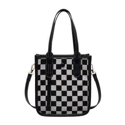 China Others 2022 Large Fun Shoulder Bags New Handbags Modern Waterproof Ladies Cloth Cheap Plaid Tote Bags for sale