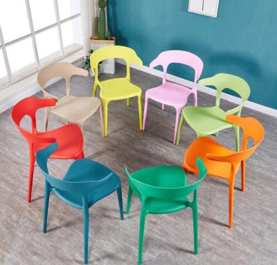 China Home Furniture Modern Design China Factory Waterproof High Quality Plastic Back Chairs Dining Room PP Horn Seat Dining Chairs for sale