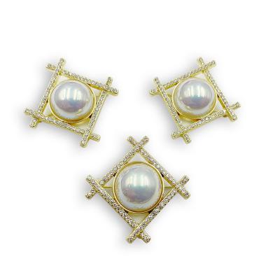 China Good Pearl Diamond Gold High Quality Fashionable Plating Brooches For Women Lapel for sale