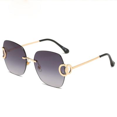 China 15 Years Experience Trend New Retro Fashion Trend Vanguard Unisex Sunglasses Large Metal Frame Round Frame Sunglasses for sale