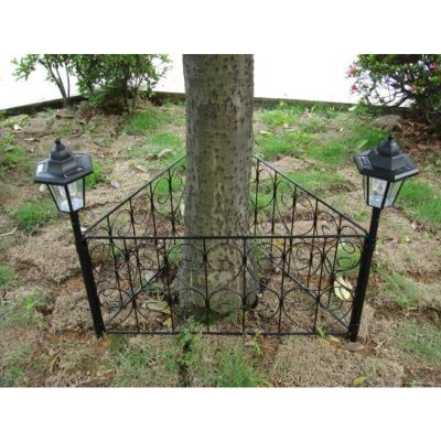 China 2021 Summer Time Price Good Quality Easily Assembled Suitable Garden Border Edging Iron Craft Fence With Solar Light for sale