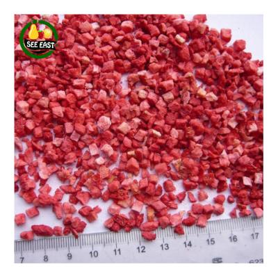 China Customized Wholesale Dry Dried Fruits Cereal Ingredient Vacuum Freeze Dried Strawberry Cubes for sale