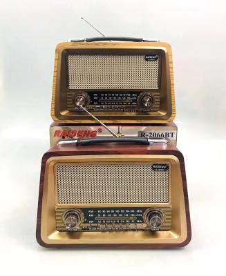 China Digital Display FM Digital Radio RAISENG 2066BT FM AM Portable Radio Switch 3 Band Wooden Radio AM Fm for sale