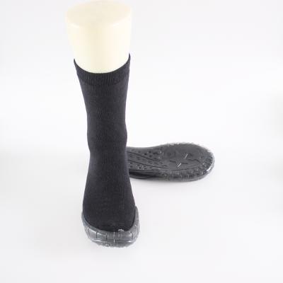 China Viable Men Wholesale Home Slipper Floor Shoe Socks With Rubber Soles for sale