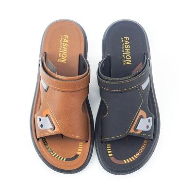 China Round Pvc Men Summer Beach Shoes Sandals Anti Slip 2023 New Design Fashion Leisure Black Brown outdoor male Slippers for sale