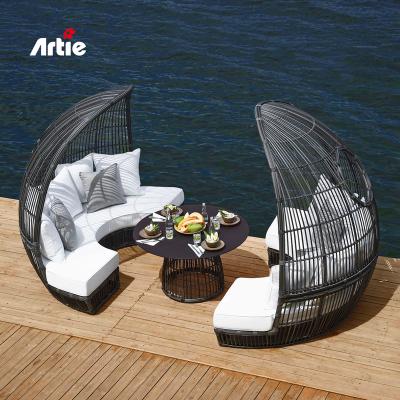 China Artie Modern Garden Furniture Durable Material Coffee Table PE Handwoven Wicker Patio Around Outdoor Dining Table for sale