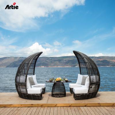 China Outdoor Rattan Outdoor Furniture Artie Original Design Luxury Rattan Time Garden Furniture PE Lounge Chair Large Daybed for sale