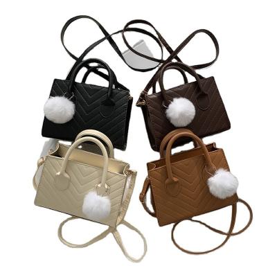 China Simple portable popular square handbags 2022 large capacity fashion ladies handbags high quality new retro small for sale