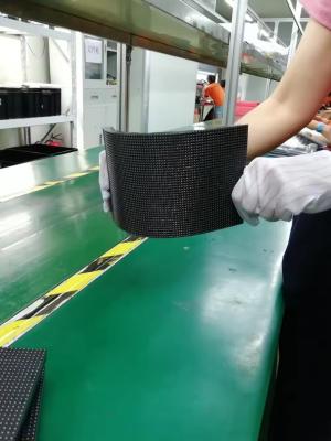 China Shenzhen P3 módulo flexible de LED con pantalla curva módulo de tablero publicitario interior en venta