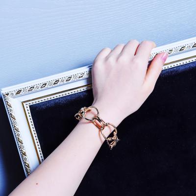 China 2021 Trendy Wholesale Fashion Ladies Trendy Birthday Engagement Bracelet Bangles Charm for sale