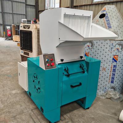 China Verticale structuur PVC-crusher Pulverizer met een schroefontwerp Te koop